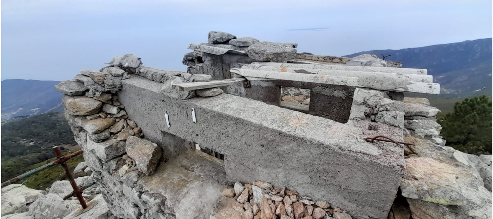 Scopri di più sull'articolo Masso alla Quata: tetto in eternit crollato e pericoloso