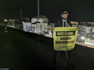 Scopri di più sull'articolo Blitz anti-nucleare all’EPR di Flamanville: arrestato il direttore generale di Greenpeace France