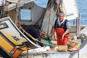 Scopri di più sull'articolo La Camera approva la legge Salvamare, presto “pescatori spazzini” in tutta Italia