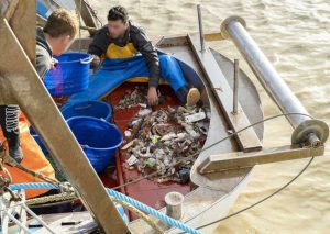 Scopri di più sull'articolo Approvata la legge Salvamare, un successo che parte dai “pescatori spazzini” della Toscana
