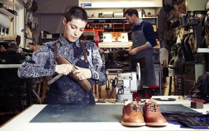 Scopri di più sull'articolo Di Sana Pianta, in un laboratorio di Brescia le vecchie sneakers diventano pezzi unici