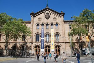 Scopri di più sull'articolo All’Università di Barcellona si studierà la crisi ecologica: dal 2024 via a un corso obbligatorio per tutti gli studenti