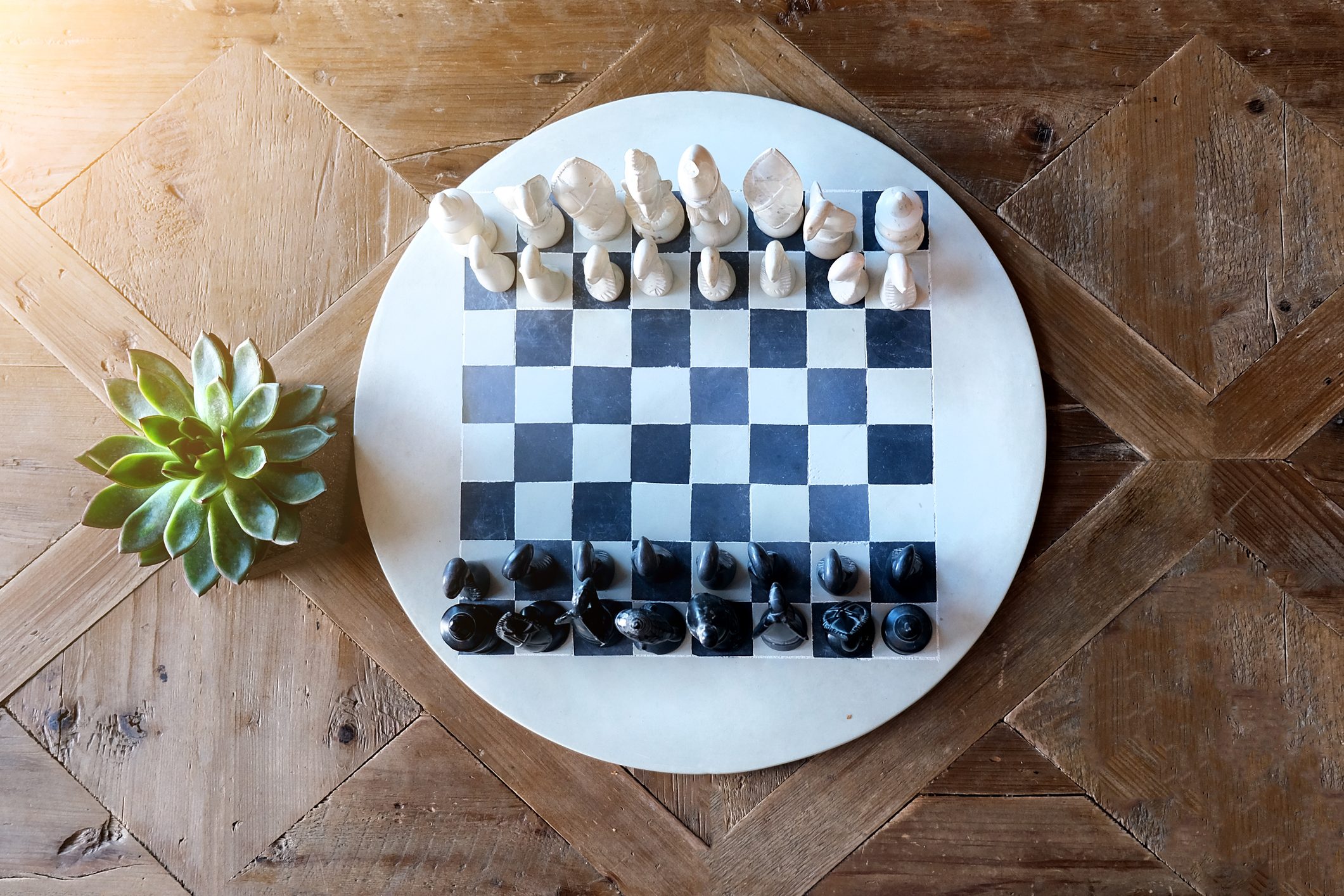 Scopri di più sull'articolo Trasforma così un comodino in un tavolino per gli scacchi!