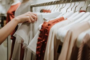 Scopri di più sull'articolo Ecco perché dovresti sempre lavare i vestiti appena acquistati (e non solo quelli second hand)