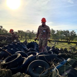 Scopri di più sull'articolo Un green day per liberare il Parco dell’Alta Murgia dai pneumatici abbandonati