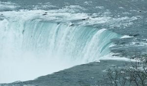 Scopri di più sull'articolo Perché i bitcoin coprono il suono delle cascate del Niagara?