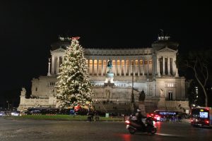 Scopri di più sull'articolo Gli alberi di Natale green invadono la Capitale per sensibilizzare sul cambiamento climatico