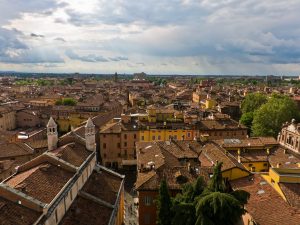 Scopri di più sull'articolo Alberi mangia-smog: Modena, Parigi, Berlino e Londra combattono l’inquinamento con i City Tree