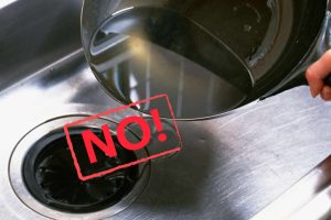 Scopri di più sull'articolo Dove buttare l’olio della frittura senza friggere l’ambiente