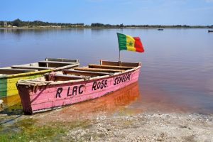 Scopri di più sull'articolo Il Lago Rosa del Senegal sta cambiando colore a causa delle forti piogge