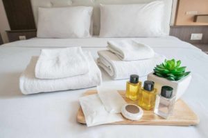 Scopri di più sull'articolo La fine di un’era: negli hotel di tutta Europa non troveremo più le boccettine di shampoo e sapone monouso