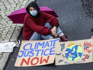 Scopri di più sull'articolo Condanniamo le proteste quando il vero problema non sono gli attivisti, ma la crisi climatica