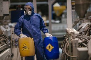Scopri di più sull'articolo Ogni anno rilasciamo nell’ambiente 220 miliardi di sostanze chimiche che uccidono 9 milioni di persone: per il WWF siamo “homo chimicus”