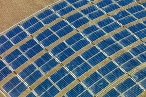 Scopri di più sull'articolo Adesive, flessibili, versatili: quando i pannelli solari diventano pellicole fotovoltaiche