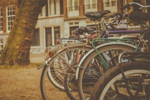 Scopri di più sull'articolo I parcheggi per le bici diventano obbligatori? Ecco cosa contiene la proposta della Commissione Europea