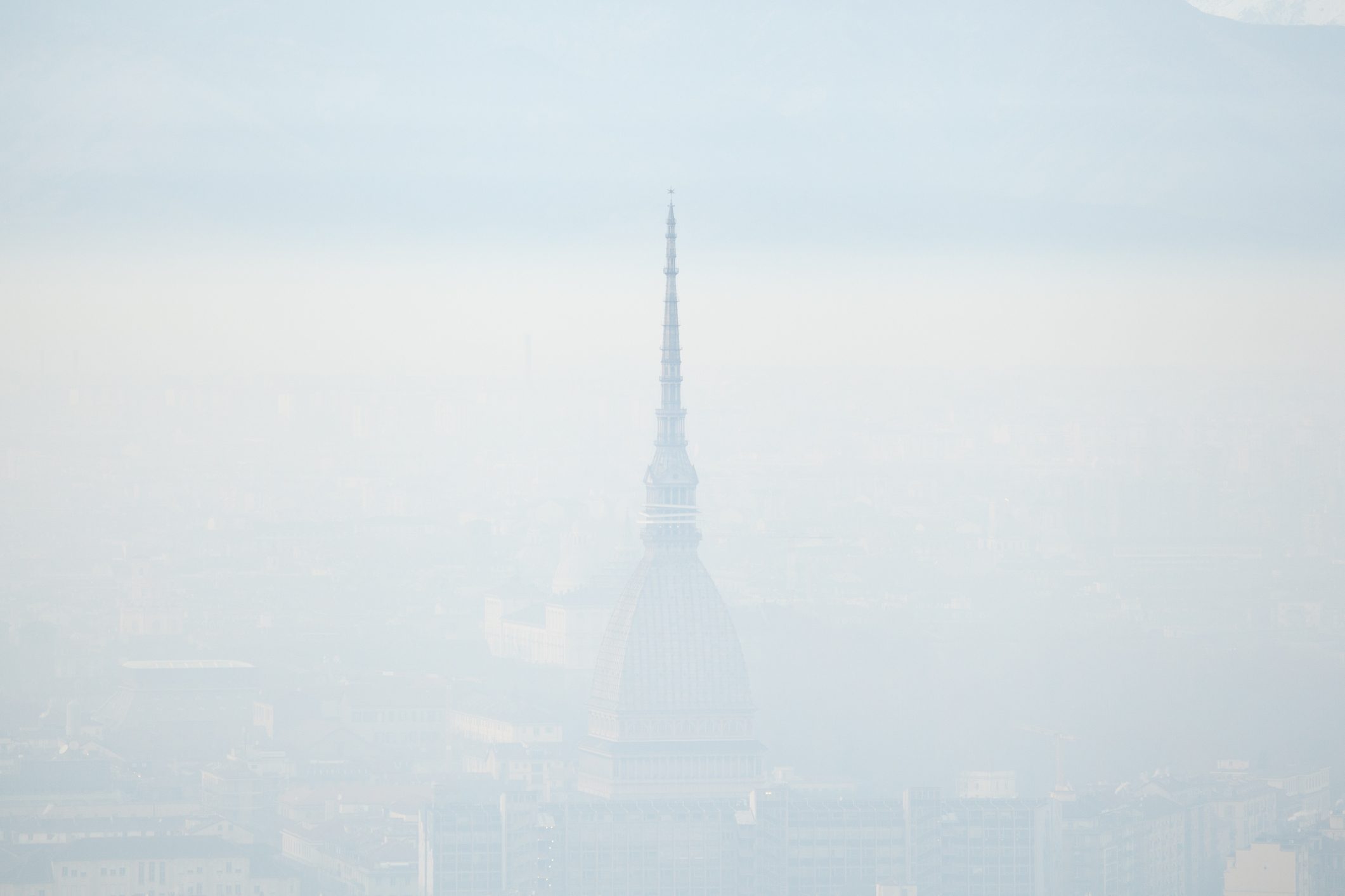 Scopri di più sull'articolo Quasi un terzo delle città italiane vive nello smog: Legambiente lancia l’allarme, ancora una volta
