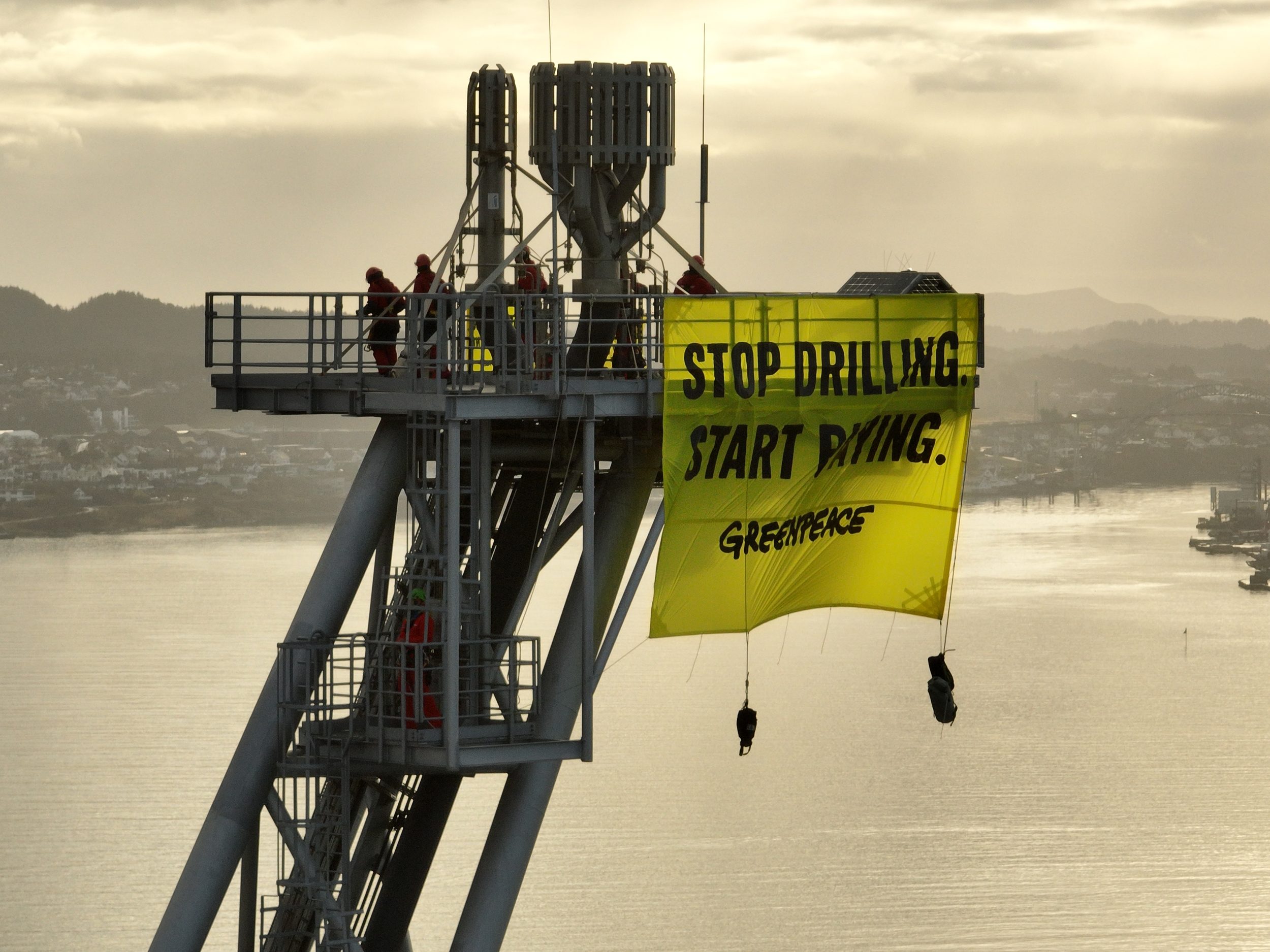 Scopri di più sull'articolo È finita la protesta degli attivisti di Greenpeace sulla piattaforma petrolifera