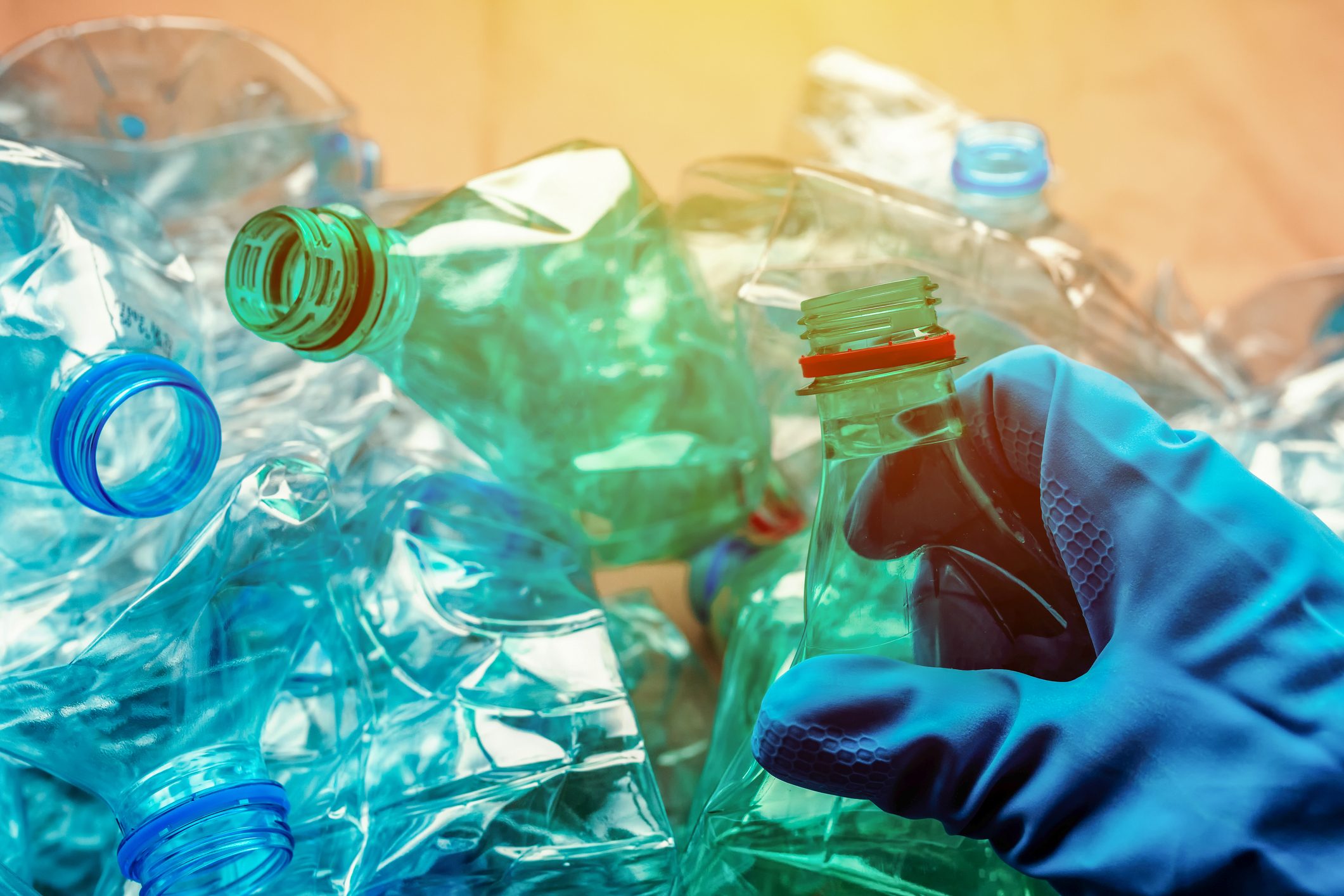 Scopri di più sull'articolo Leggi e imposizioni non bastano: la produzione di plastica monouso continua ad aumentare