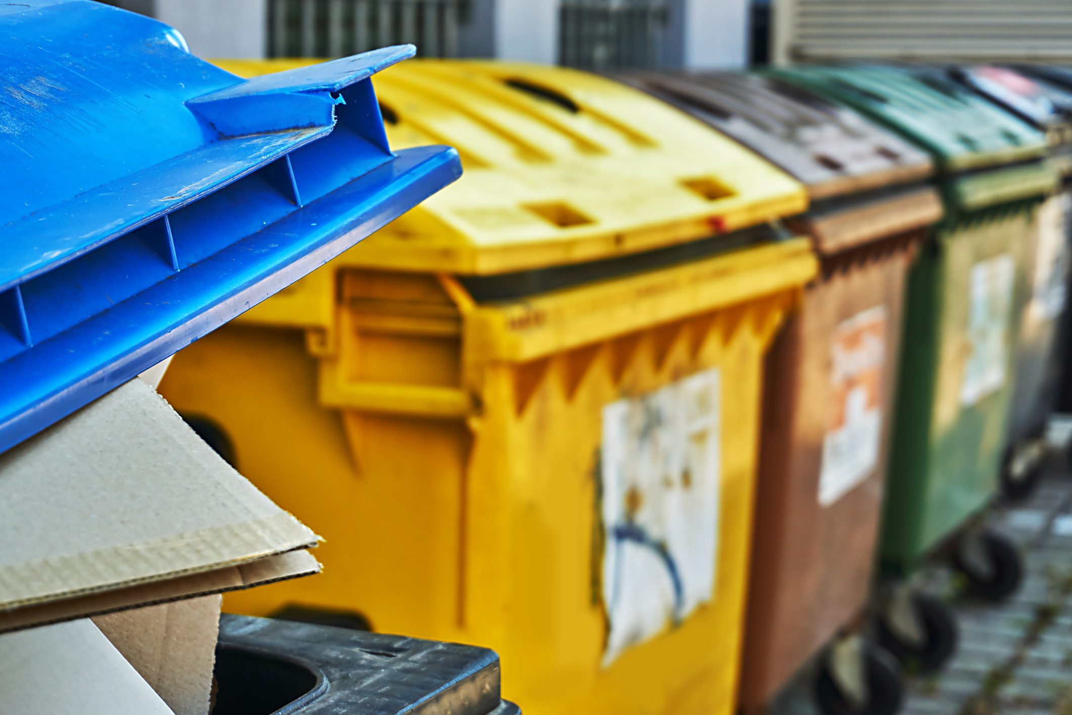 Scopri di più sull'articolo I cassonetti smart per la raccolta dei rifiuti: a Roma il progetto di sperimentazione si estende all’Appia Nuova