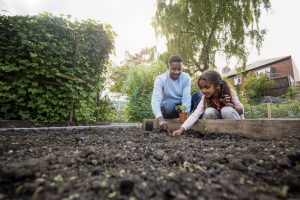 Scopri di più sull'articolo 4 ottimi motivi per fare giardinaggio insieme ai bambini