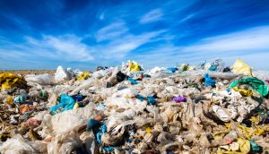 Scopri di più sull'articolo Plastica monouso, generati 139 milioni di tonnellate di rifiuti nel 2021
