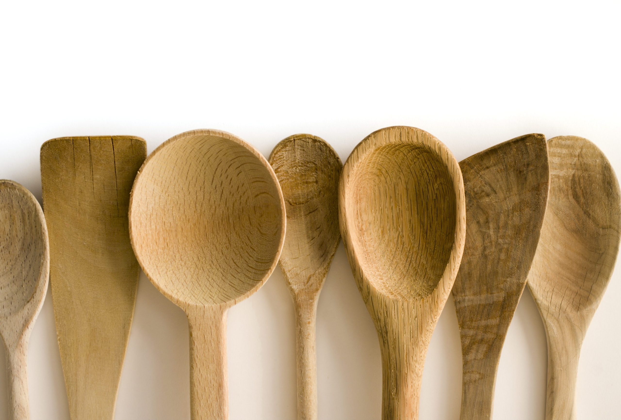 Scopri di più sull'articolo Come riciclare i vecchi mestoli di legno: una soluzione creativa