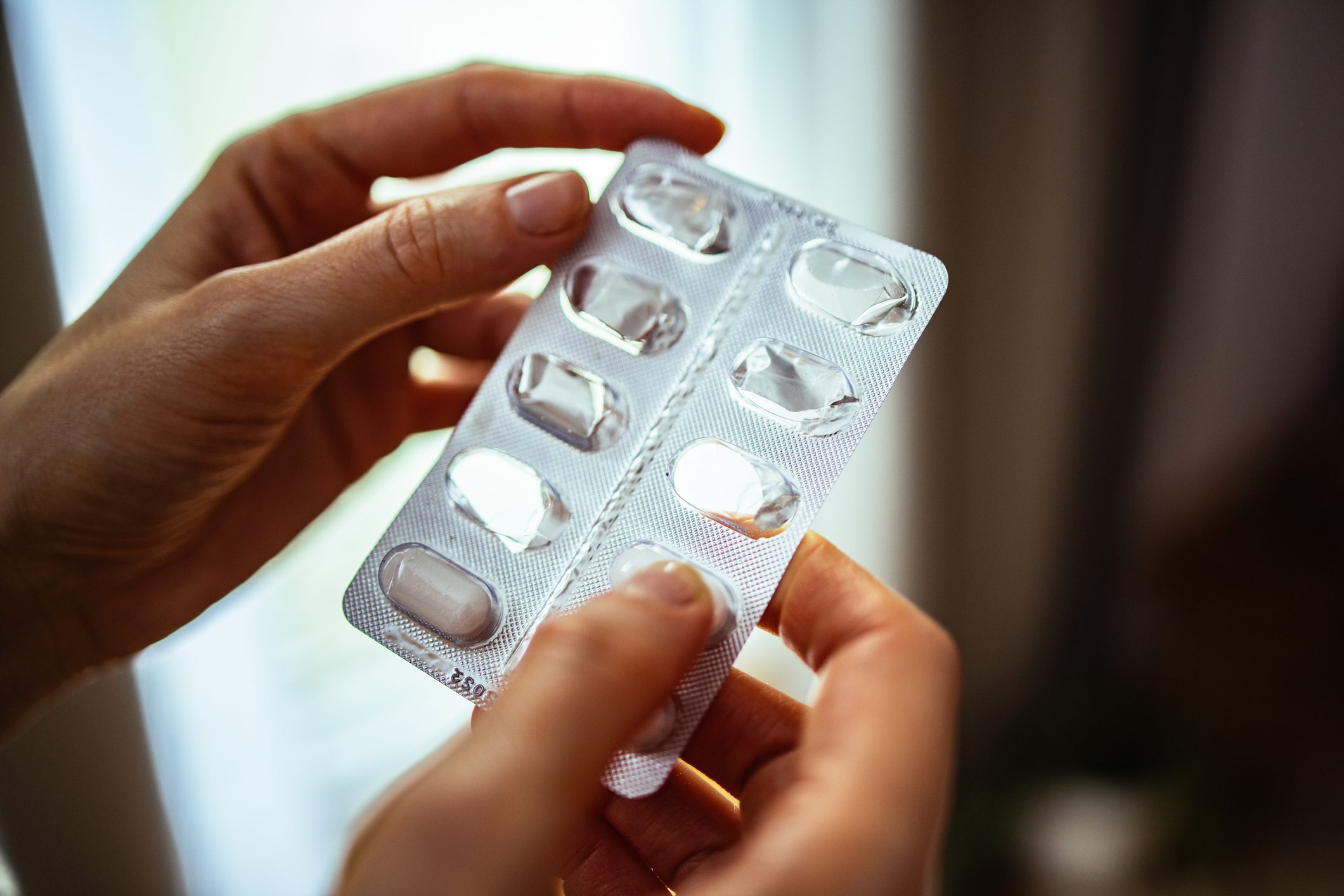 Scopri di più sull'articolo I blister dei farmaci diventano occhi mobili per divertire i bimbi, un’idea di riciclo creativo