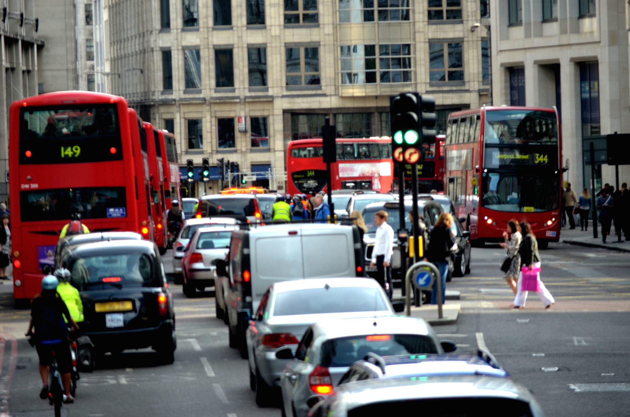 Scopri di più sull'articolo La zona a bassissime emissioni di Londra è davvero riuscita a contenere l’inquinamento atmosferico