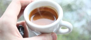 Scopri di più sull'articolo Coltivazioni dimezzate e prezzi alle stelle: l’aumento delle temperature può minacciare anche il caffè