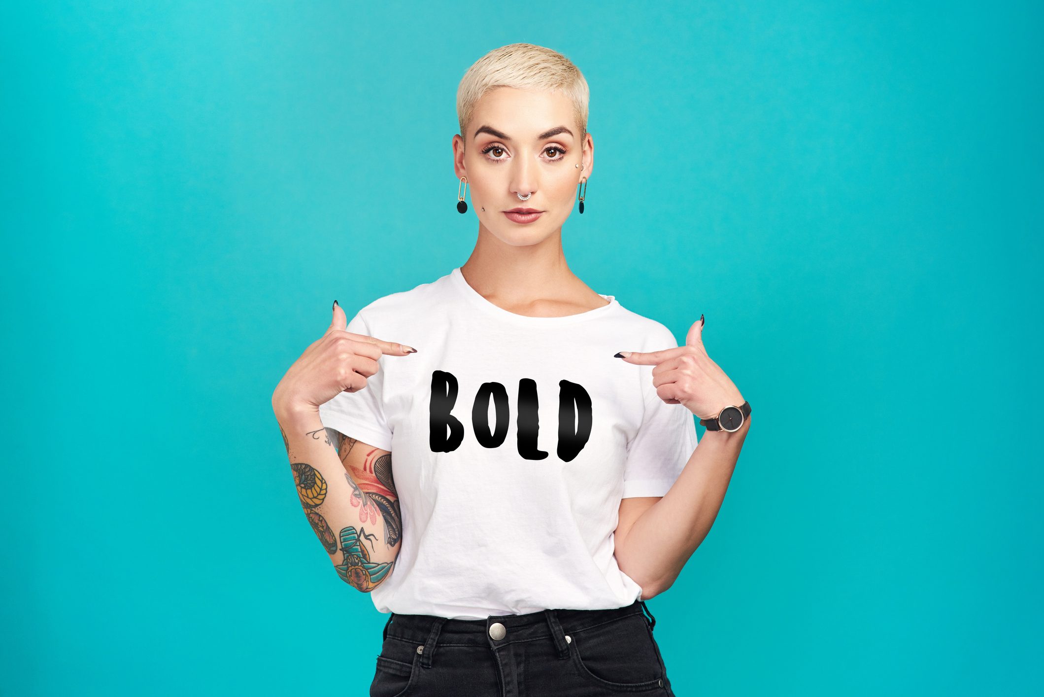 Scopri di più sull'articolo La t-shirt ti ha stancato? Ecco come trasformarla in borsa con il cucito creativo