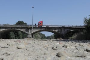 Scopri di più sull'articolo Guerre per l’acqua, Laura Silvia Battaglia: “In Italia è in corso una guerra da anni, quella tra lo Stato e la mafia”