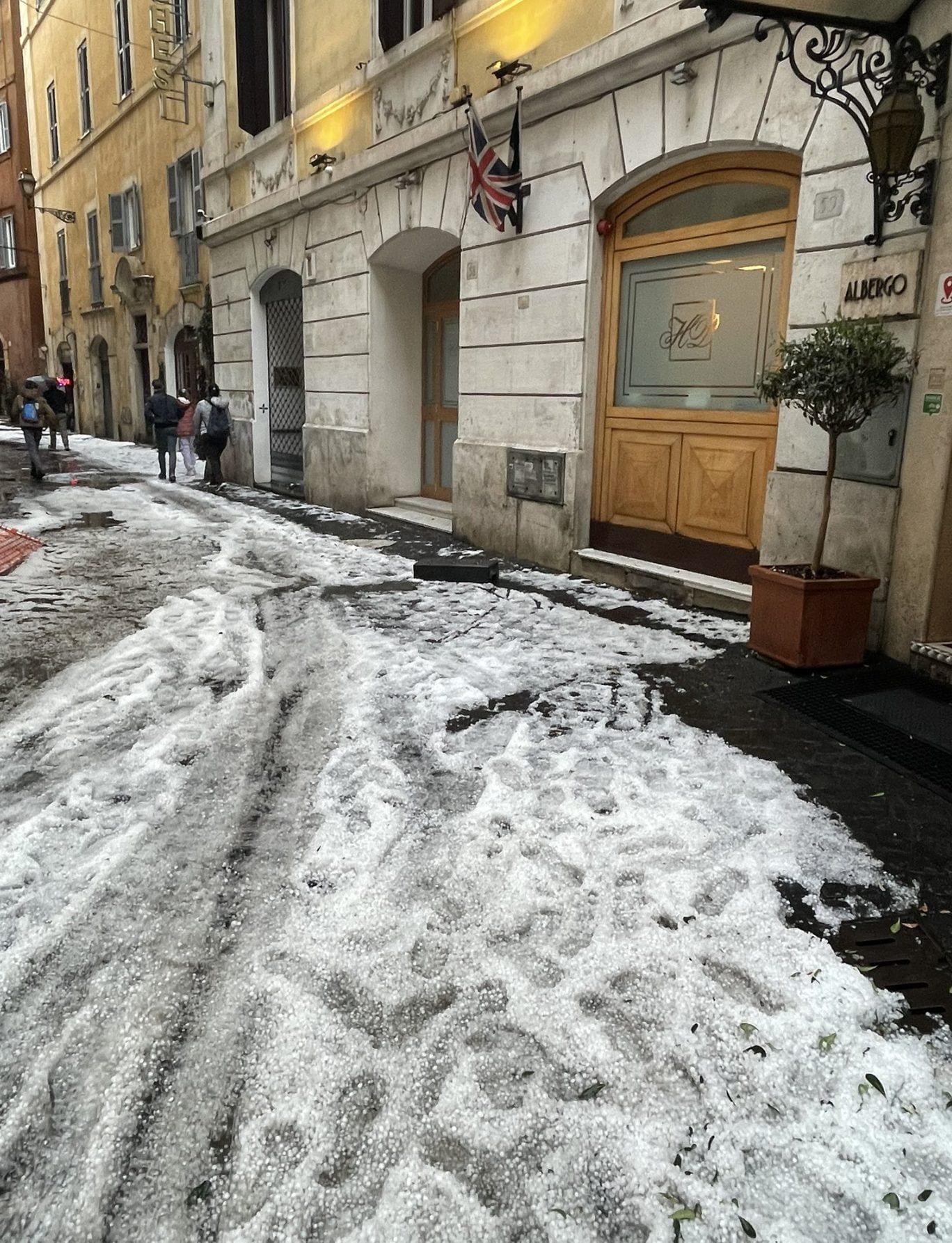 Scopri di più sull'articolo Cosa ci insegna la grandinata a Roma sul maltempo improvviso?