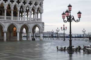 Scopri di più sull'articolo Città sparite, monumenti sgretolati, statue rovinate: il Climate Change sta minacciano davvero il nostro patrimonio culturale