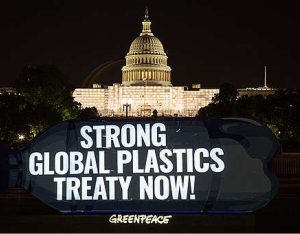 Scopri di più sull'articolo Trattato globale sulla plastica, 174 ONG e scienziati: impedire all’industria fossile di sabotare i negoziati