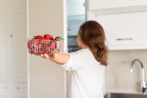 Scopri di più sull'articolo Come conservare i cibi in estate: le regole per frigorifero, dispensa e freezer