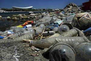 Scopri di più sull'articolo L’80% in meno dei rifiuti in plastica entro il 2040, la nuova tabella di marcia dell’ONU mostra come ridurre drasticamente l’inquinamento