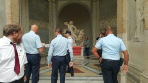Scopri di più sull'articolo Gli attivisti di Ultima Generazione sono stati condannati per essersi incollati al Laocoonte nei Musei Vaticani