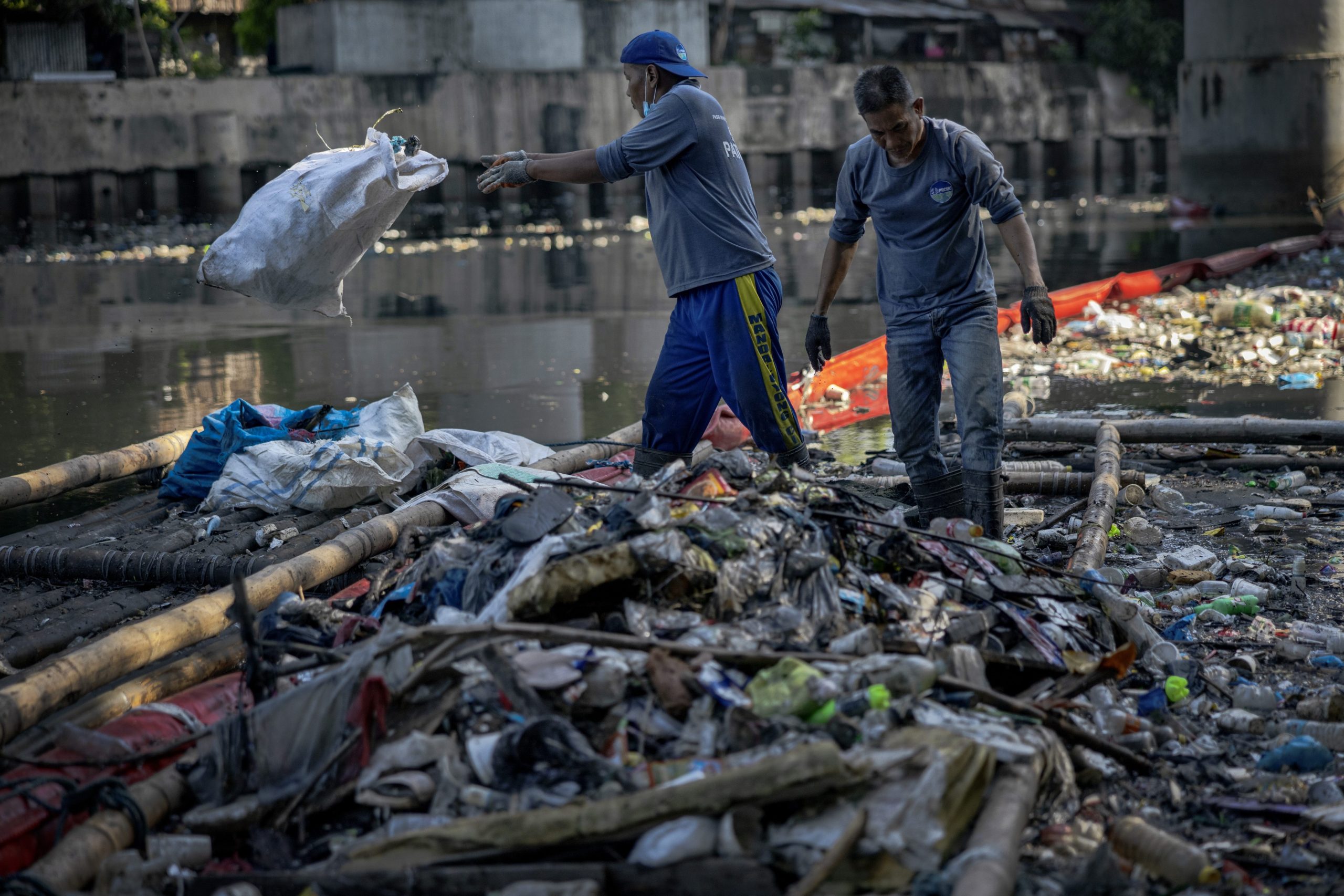 Scopri di più sull'articolo L’accordo di Parigi: cosa sta accadendo al 2°summit per un accordo globale contro la plastica