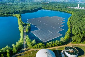 Scopri di più sull'articolo Il Decreto Siccità è legge, arriva la semplificazione del fotovoltaico galleggiante