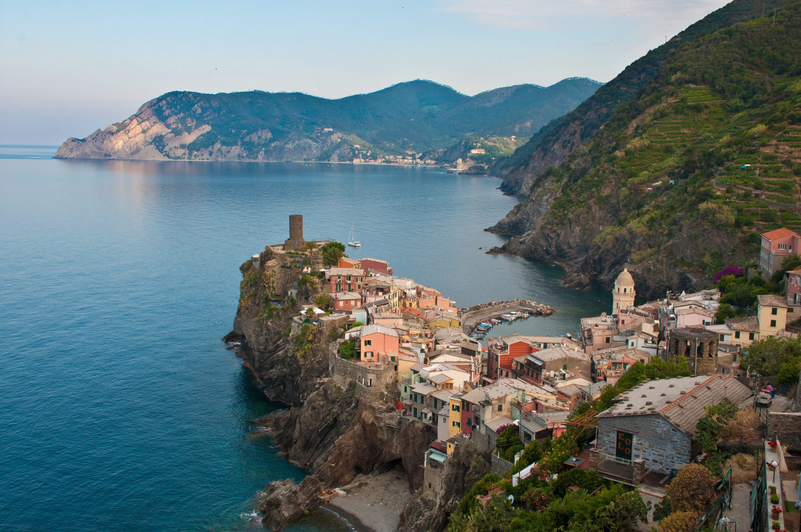 Scopri di più sull'articolo Riapre la Via dell’Amore che collega due delle Cinque Terre: come fare per accedervi