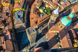 Scopri di più sull'articolo Bologna prima città d’Italia a 30 all’ora: cosa cambia e quali sono le multe
