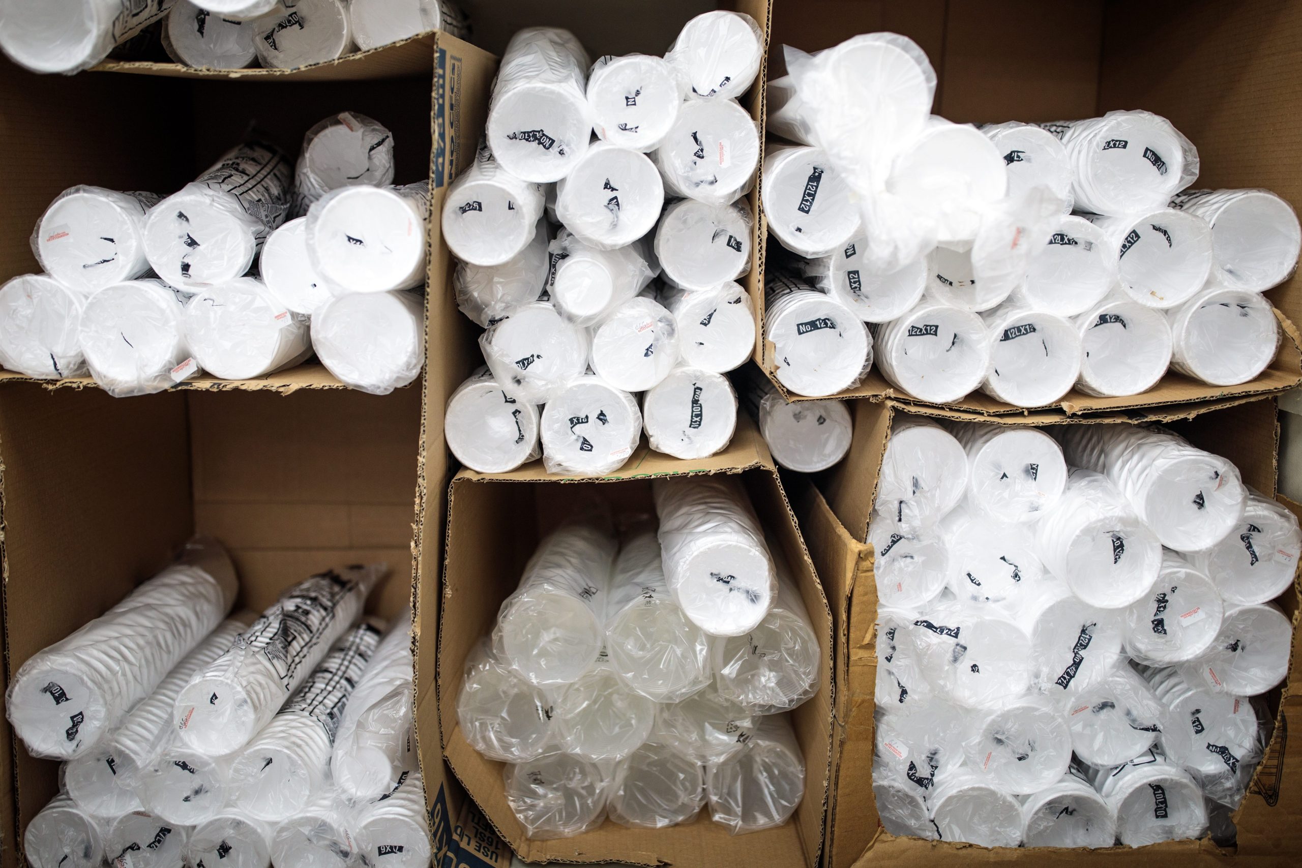 Scopri di più sull'articolo Quando ci costa la Plastic tax che l’Italia non ha ancora approvato? il calcolo di Greenpeace