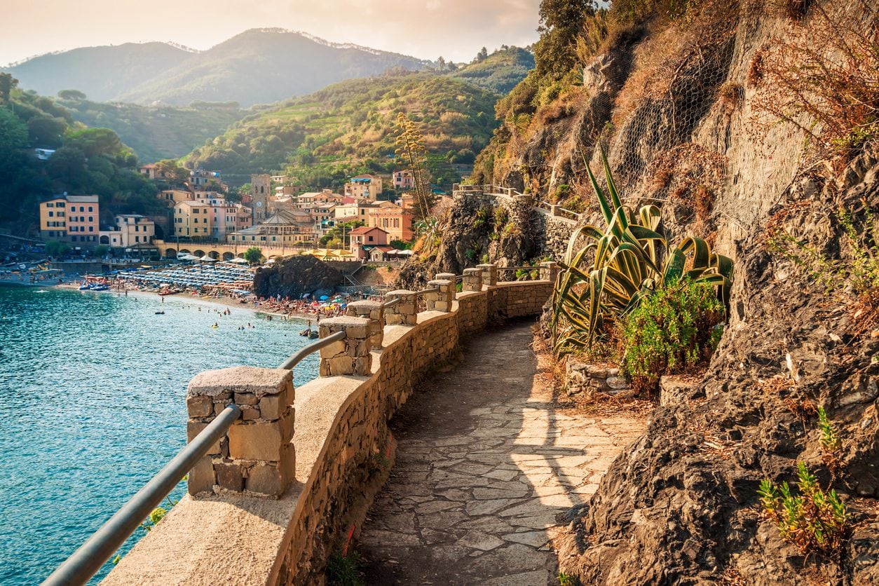 Scopri di più sull'articolo Nelle Cinque Terre gli habitat sono a rischio: in aumento moto ondoso, rumore sottomarino e gas serra rilasciati