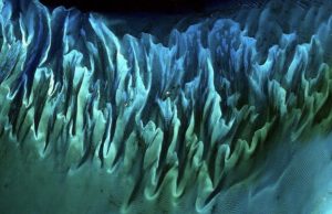 Scopri di più sull'articolo Gli oceani stanno cambiando colore a causa del cambiamento climatico: le immagini NASA