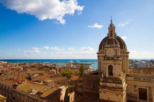 Scopri di più sull'articolo Catania senza acqua potabile ed energia: come le ondate di calore hanno provocato i blackout