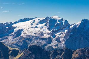 Scopri di più sull'articolo Ghiaccio bollente: il futuro delle montagne italiane senza ghiacciai