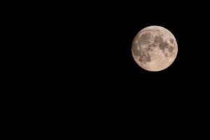 Scopri di più sull'articolo La Superluna dello Storione: il significato e l’orario in cui vedere la prima luna piena di Agosto