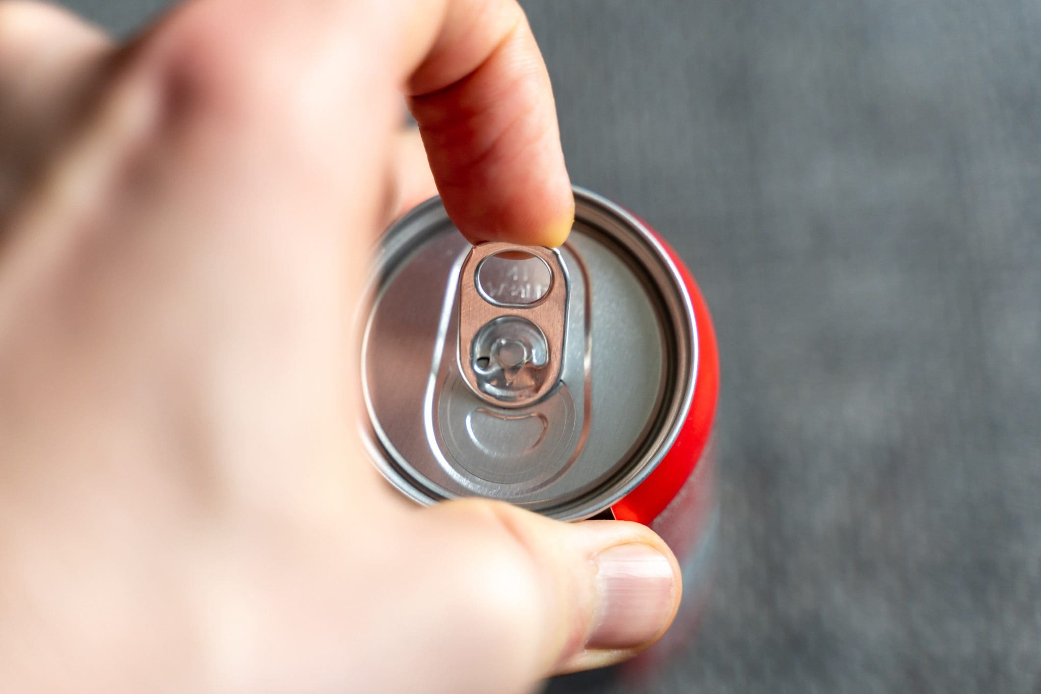 Scopri di più sull'articolo Il buco della linguetta delle lattine? Ha un ruolo ecologico (ma non solo)