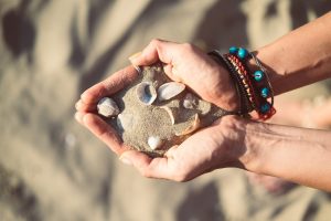 Scopri di più sull'articolo Come portare a casa il ricordo delle conchiglie del mare (lasciandole al loro posto!)