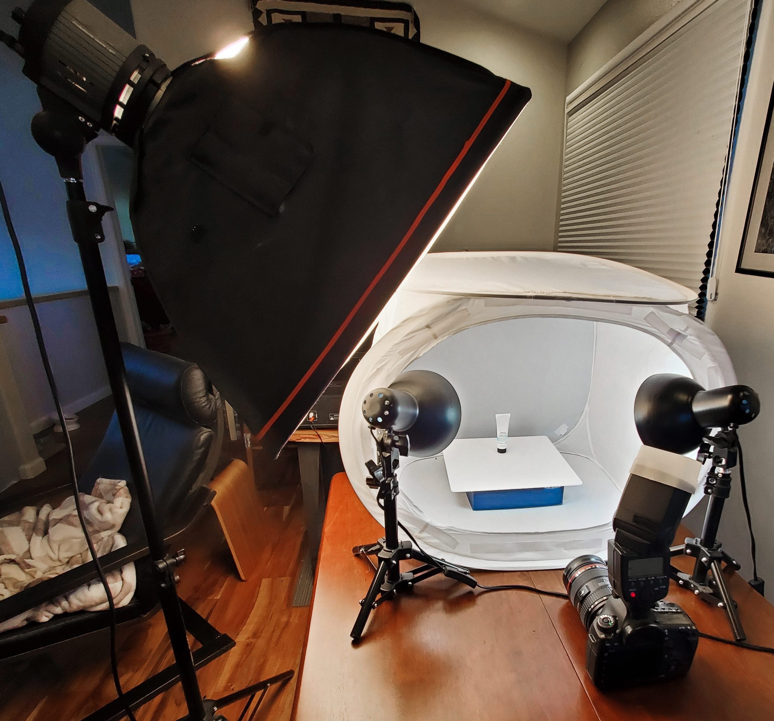 Scopri di più sull'articolo Come realizzare un set fotografico fai da te? Così! È tutto riciclato